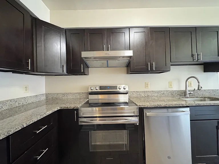 9557 Hagel Cir #B — Photo 10