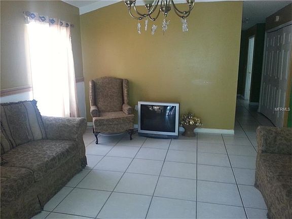 3rd image of 2409 Weymouth Ct