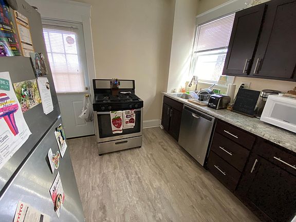 5th image of 460 Lloyd Pl APT 1