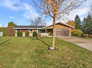 1635 Sylvan Dr, Manitowoc, WI 54220