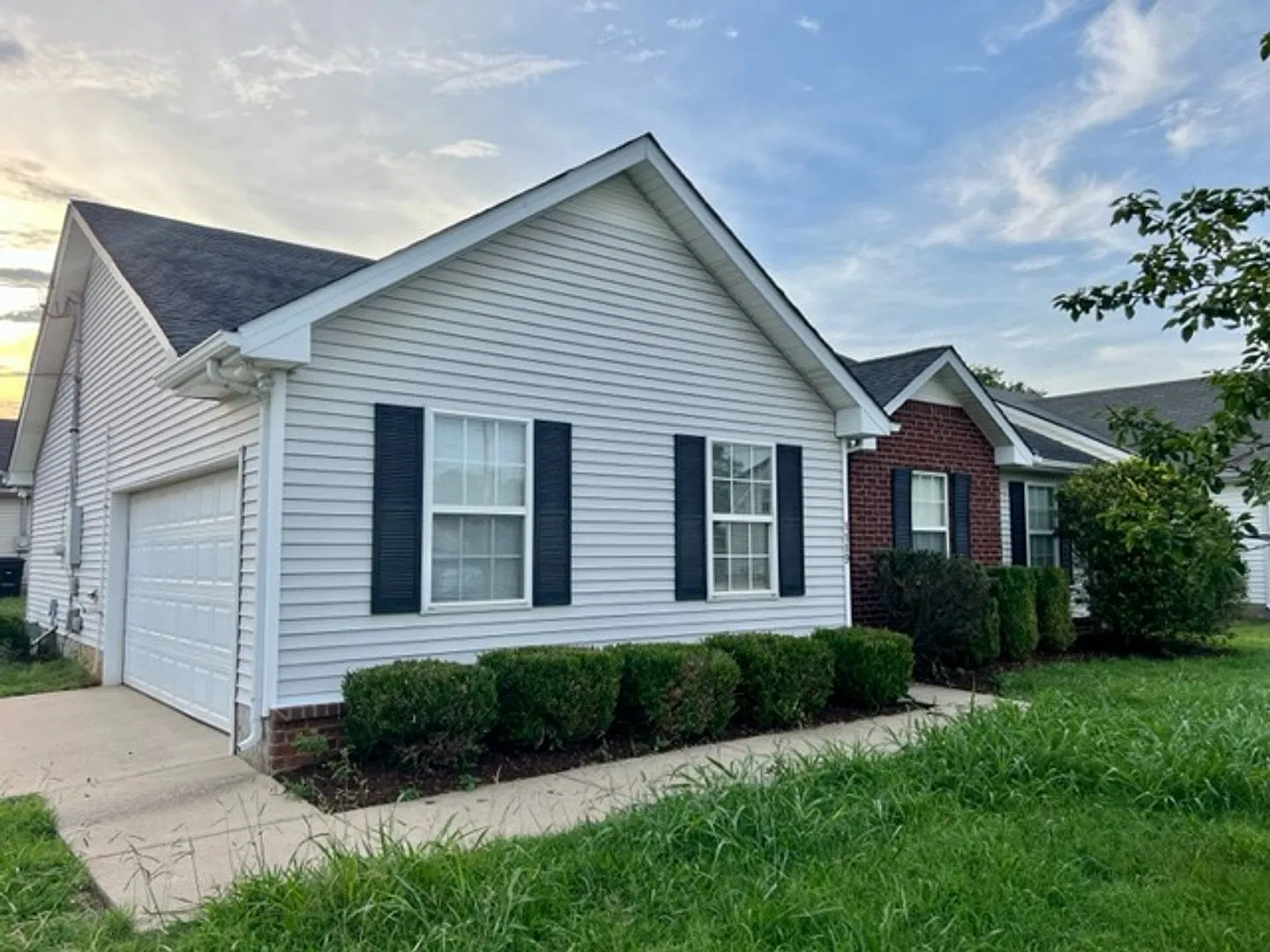 3BR 2BA Home with 2-Car Garage in Eastwoods, Near MTSU — Photo 3