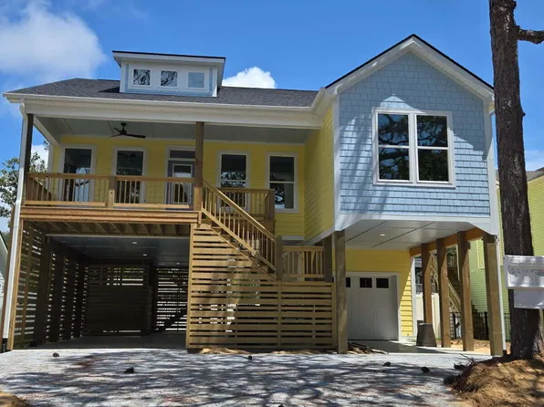 212 NE 38th Street, Oak Island, NC 28465