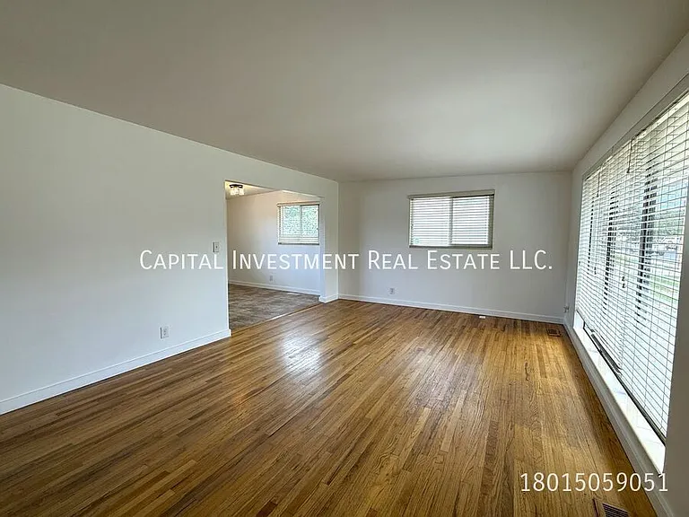 1047 E 5235 S — Photo 2