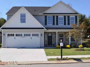 208 Falling Spring Ct, Simpsonville, SC 29681