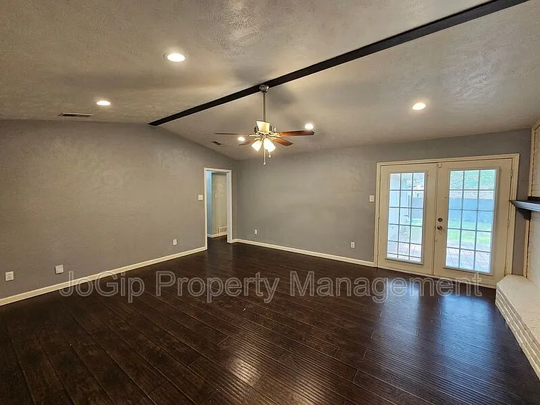 216 Wesley Dr — Photo 13