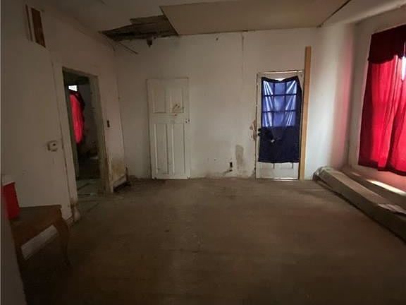 5th image of 205 E Grand Ave