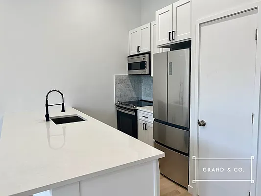 Rented by Grand & Co. | media 10