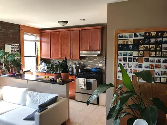 Rented by MCR Realty | media 24