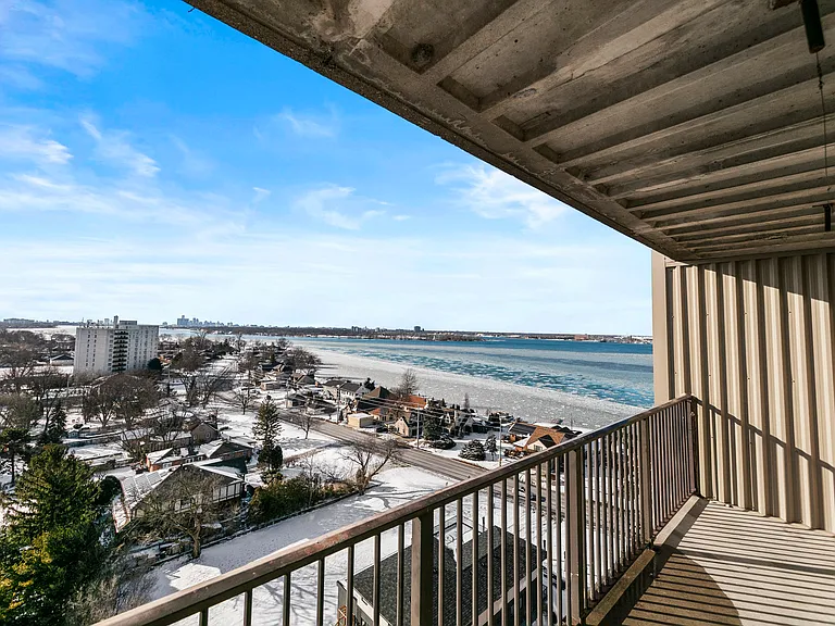 8575 Riverside Dr E — Photo 38