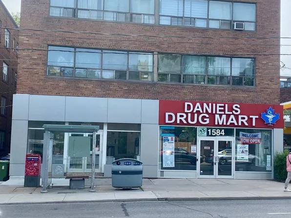 1582 Bathurst St, Toronto, ON