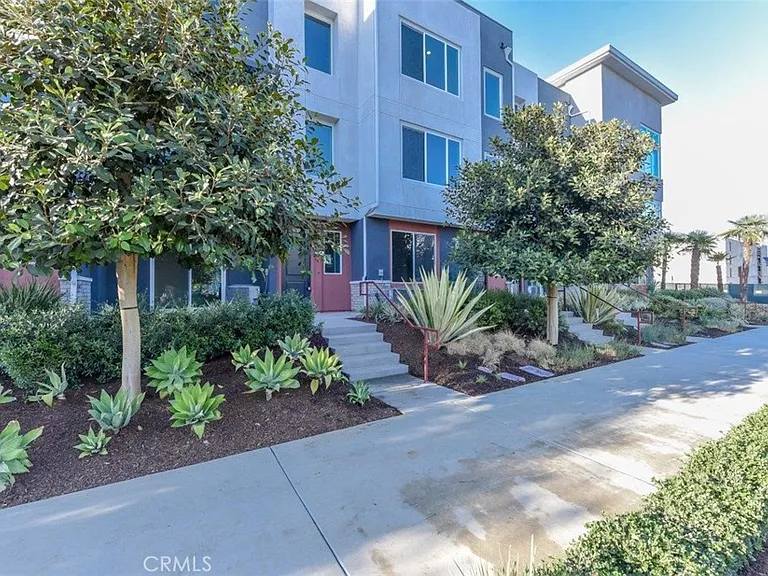 106 Unity — Photo 1