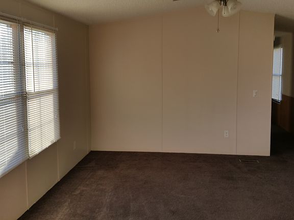 3rd image of 121 Echo Lake East Dr