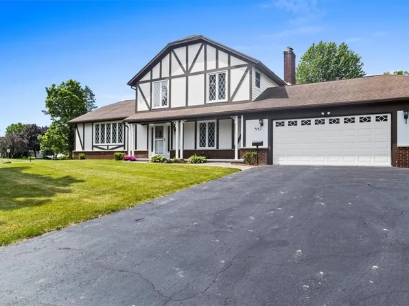 33 Rolling Meadows Way, Penfield, NY 14526