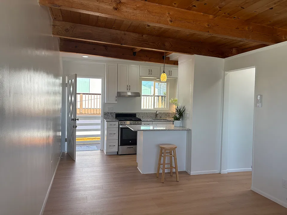 305 Morro Ave #305