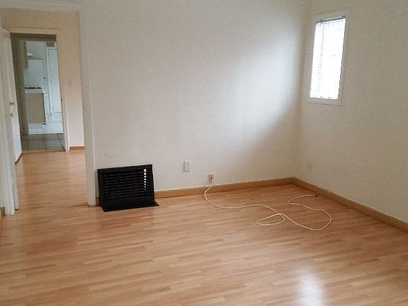 Entry/ Living room