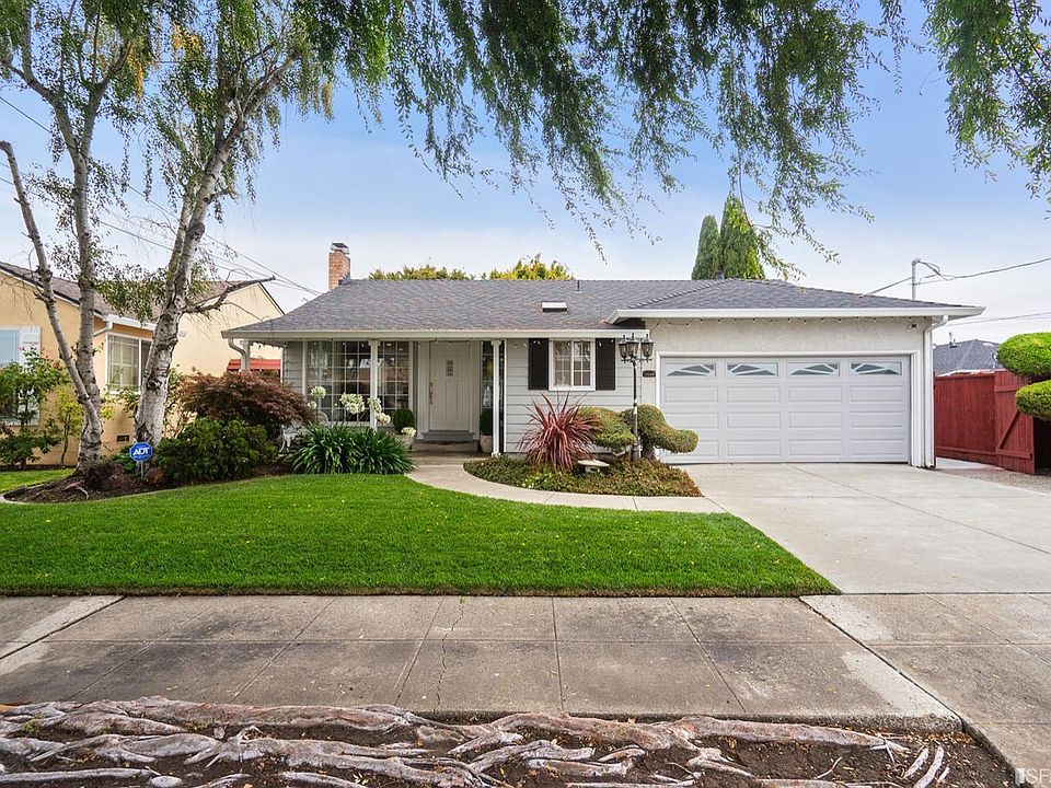 1st image of 3594 Carrillo Dr