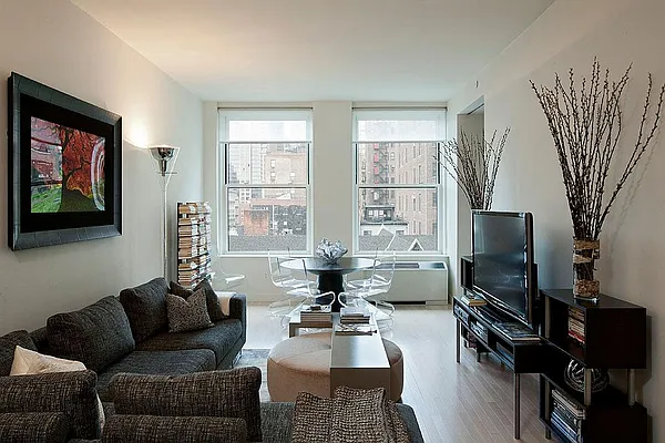 Sold by Avenue Real Estate | media 1