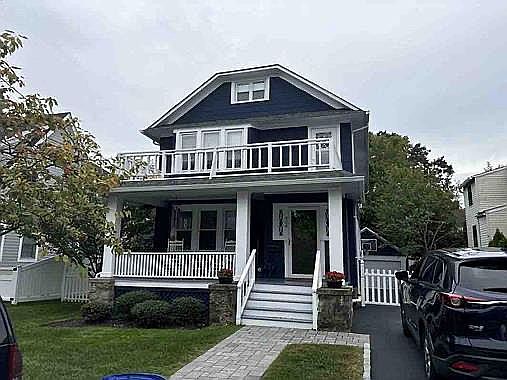 1st image of 424 Beach Ave