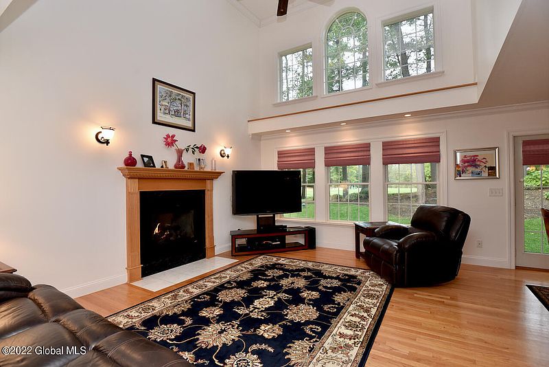 5th image of 88 Cobble Hill Drive