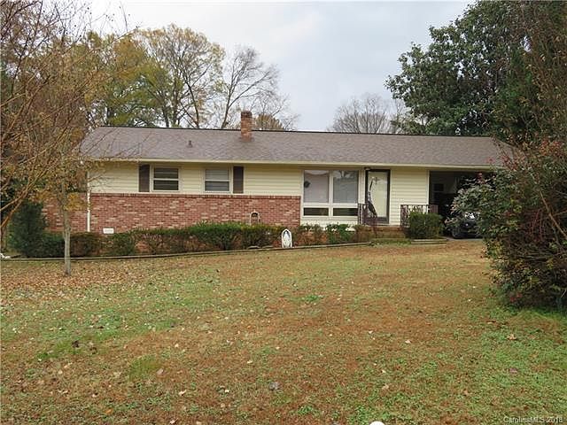 1st image of 2442 Oakwood Cir