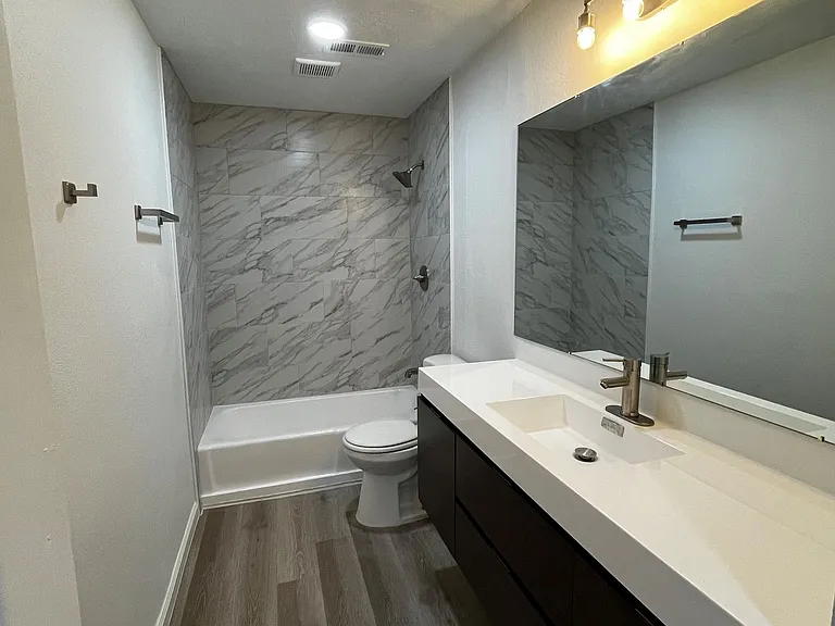 254 N 700 W — Photo 11