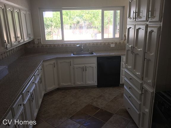 3rd image of 3524 N Poplar Ave