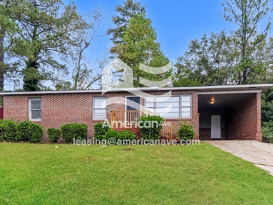 3212 Thunderbird Rd