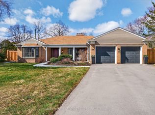 1582 Frontenac Pl, Burlington, ON L7P 1M6