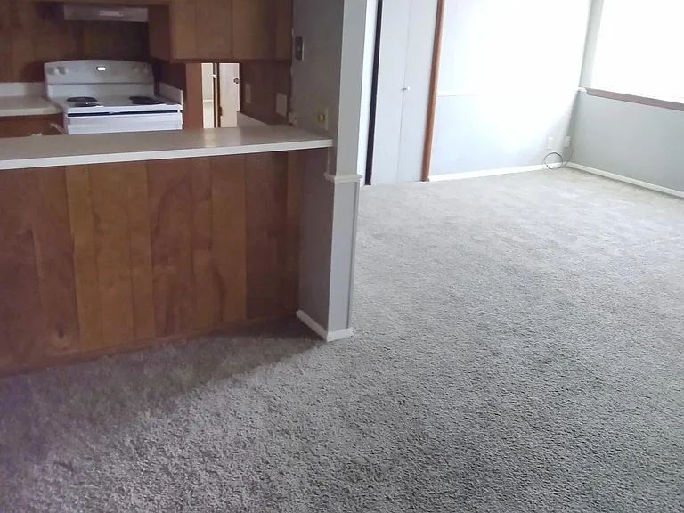 Skyview Court Apartments — Photo 6