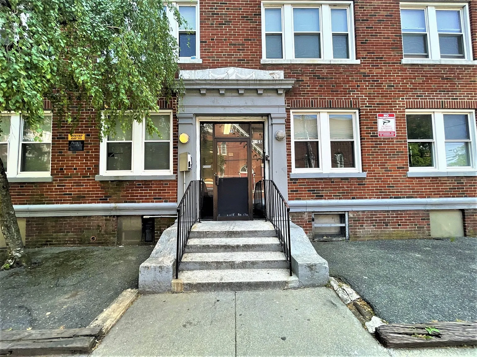 1 bed, 1.0 bath, 700 sqft, $1,900 — Photo 1
