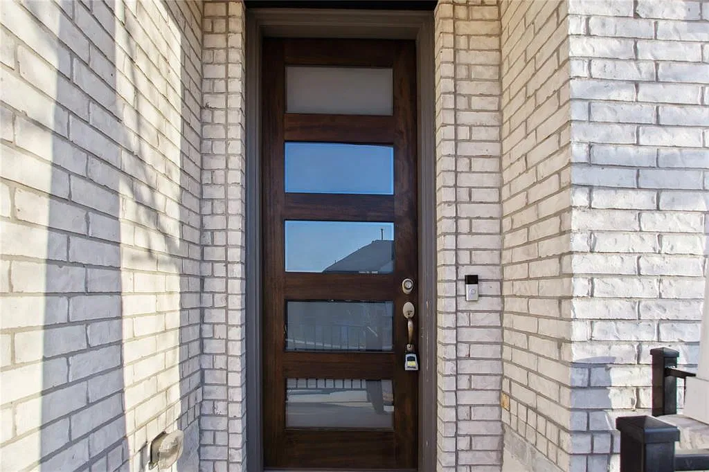 5 bed, 4.0 bath, 3247 sqft, $3,100 — Photo 3
