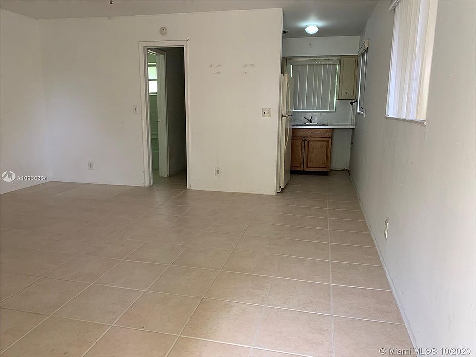 2nd image of 717 NE 1st St #4