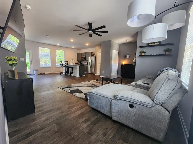 140 Currant Cir — Photo 2