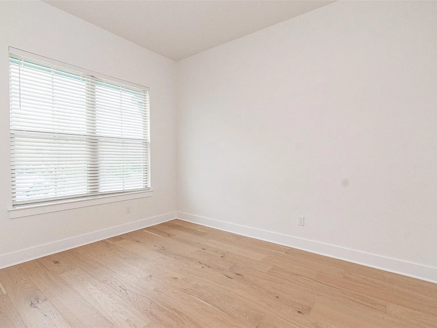 3 bed, 2.5 bath, 1803 sqft, $2,550 — Photo 3