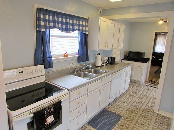 5th image of 3729 10th Avenue Ct