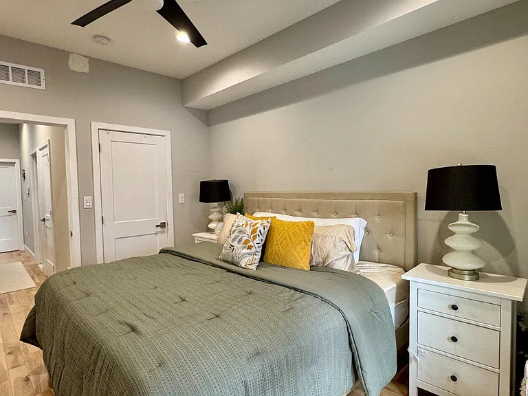 1217 N Lecount St — Photo 15