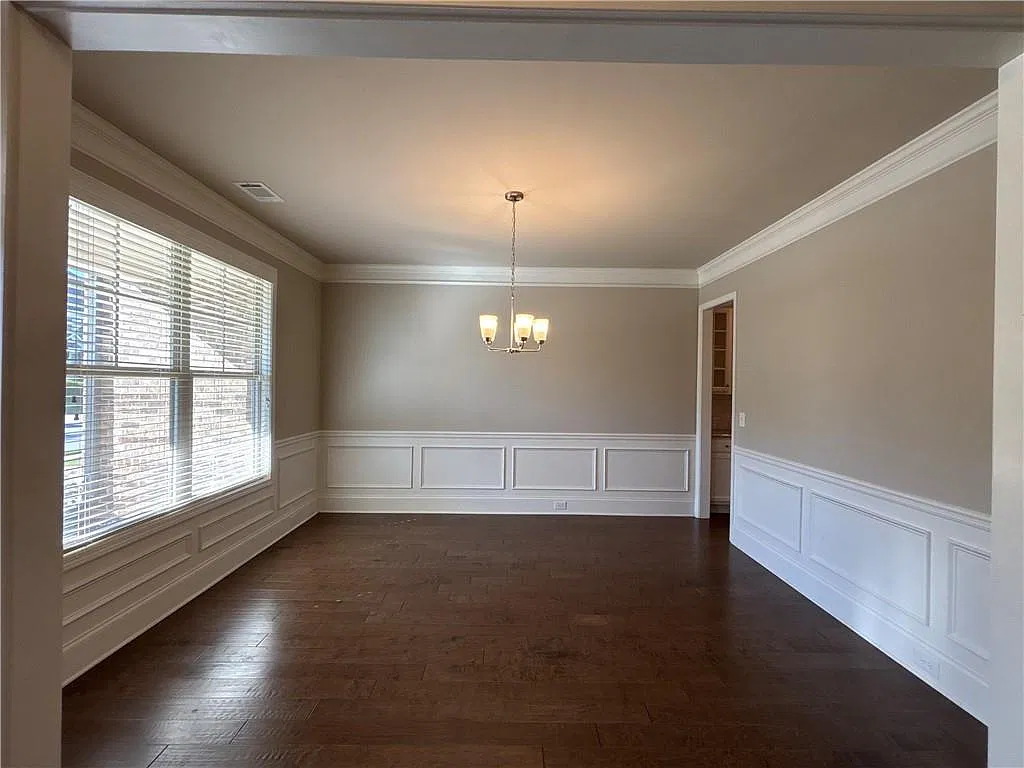 5 bed, 4.0 bath, 3393 sqft, $3,850 — Photo 4
