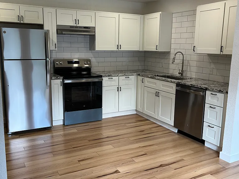 1104 S State Ave — Photo 15
