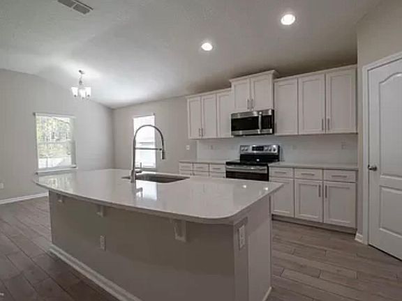4th image of 15823 Whitebark Dr