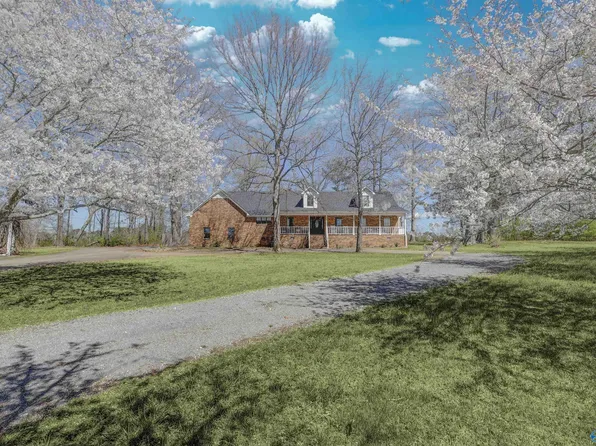2280 Solitude Rd, Albertville, AL 35950