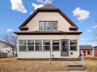 204 S 3rd St, Bellevue, IA 52031