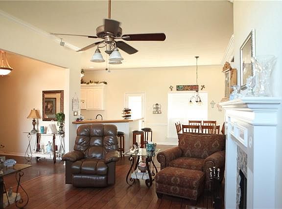 5th image of 218 Chambers Creek Cir