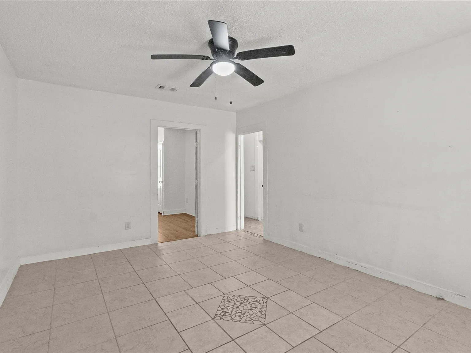 4 bed, 2.0 bath, 1456 sqft, $1,400 — Photo 4