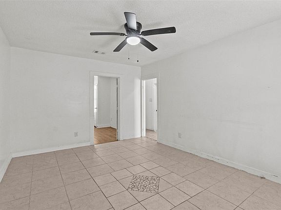 4th image of 319 E B St