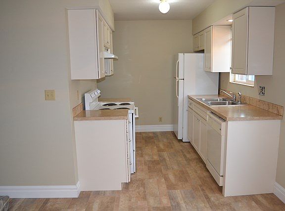 5th image of 311 S Skyline Dr