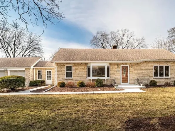 W147N4879 Dolphin Dr, Menomonee Falls, WI 53051