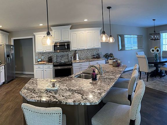 4th image of 845 Westlake Dr
