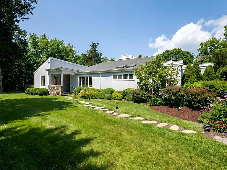 14 Rose Hill Rd — Photo 1