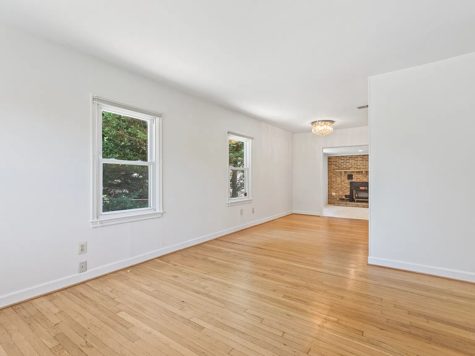 3 bed, 1360 sqft, $3,300 — Photo 4