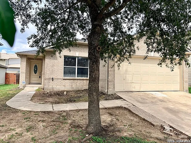 4 bed, 2.0 bath, 1688 sqft, $1,400 — Photo 1